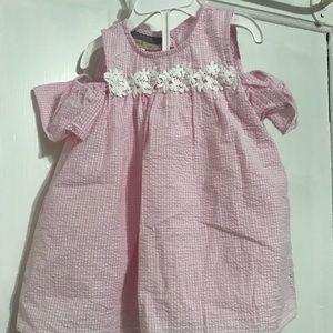 Girls pink cold shoulder sear sucker dress
